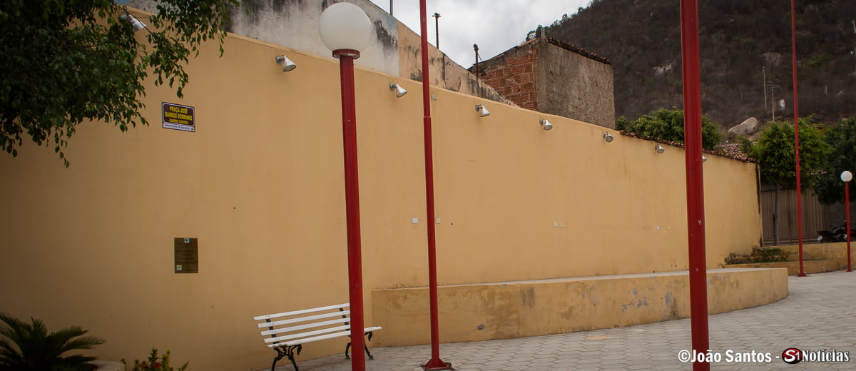 Praça José Barros Sobrinho (Praça de alimentação) em Solidão