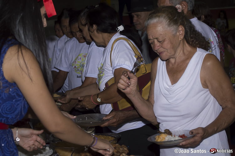 Jantar oferecido aos convidados