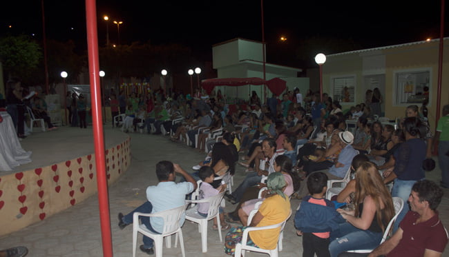 Público presente no 4º recital de poesia da EREM – Foto: João Santos