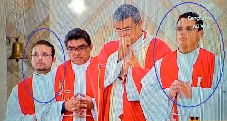 Os dois homens são ex-coroinhas da Diocese de Caruaru - Foto: Reprodução