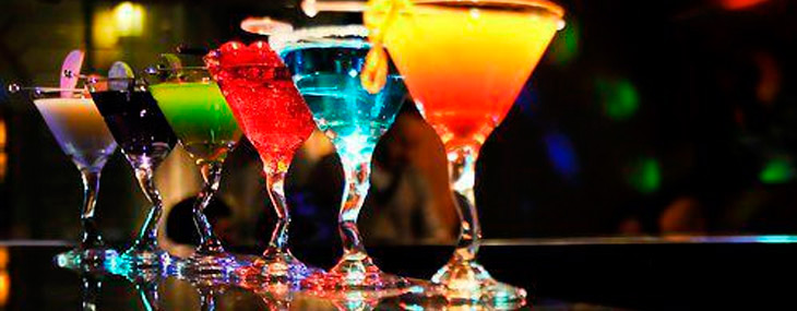 Featured image of post Fotos De Drinks Coloridos - Para apreciar melhor o fim de tarde e aproveitar com os amigos no final de semana, nada melhor do que tomar drinks variados coloridos com sabores diversos.