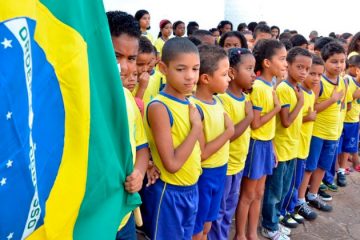 Governo de Pernambuco diz que não vai cumprir pedido do MEC sobre hino nacional