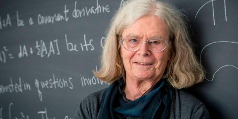 Americana de 76 anos é a primeira mulher a receber Prêmio Abel de matemática