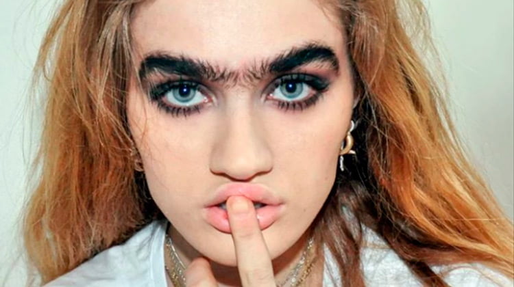 Modelo é ameaçada de morte por causa de sobrancelhas