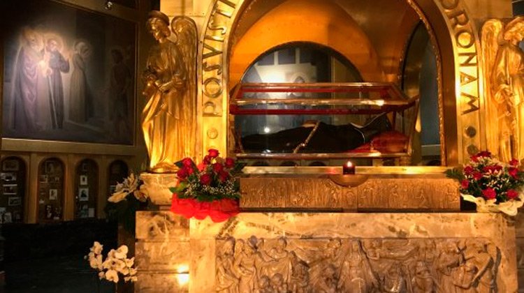 Após 562 anos de sua morte, corpo de Santa Rita de Cássia não se decompõe