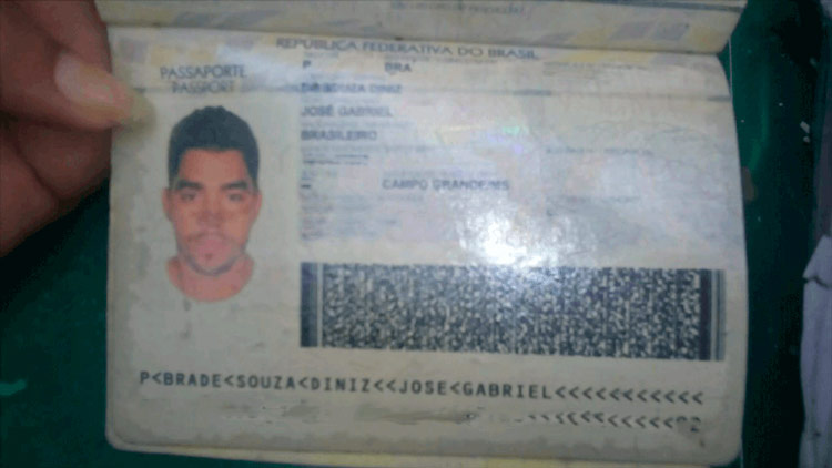 Documento de Gabriel Diniz encontrado em local de queda de avião — Foto: Reprodução/ Jornal Hoje
