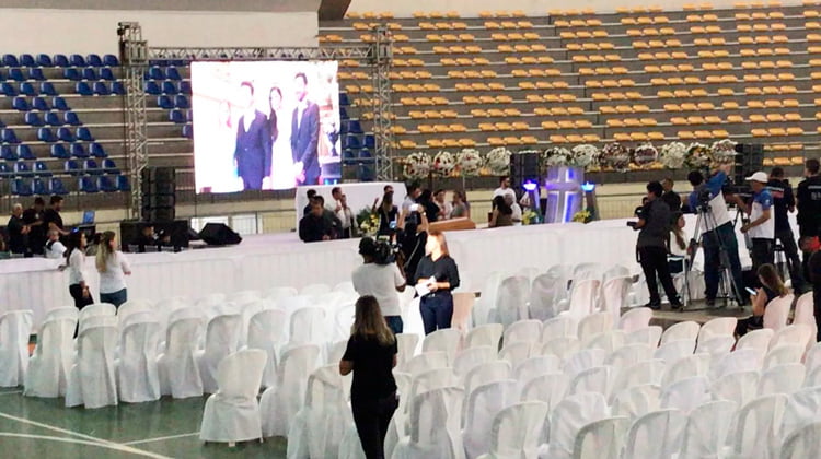 Velório de Gabriel Diniz foi restrito a amigos e família nas primeiras horas desta terça-feira no ginásio Ronaldão, em João Pessoa — Foto: Ítalo de Lucena/TV Cabo Branco