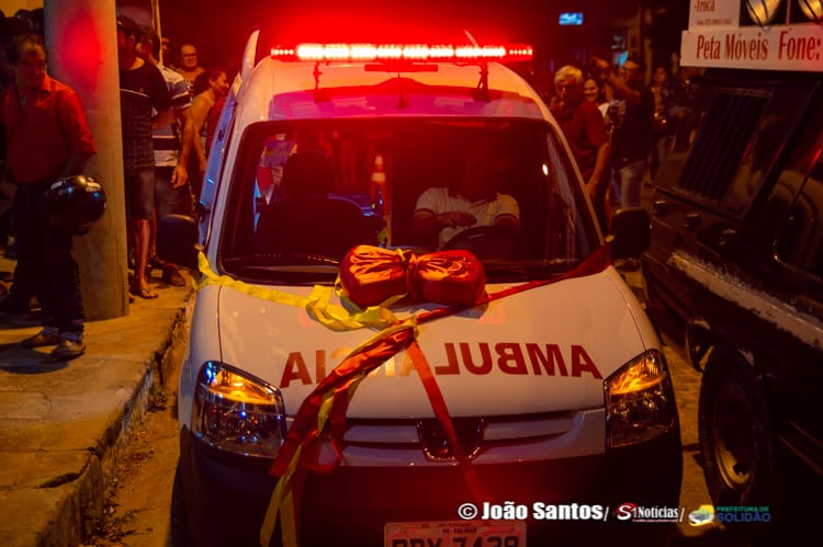 Prefeito Djalma Alves entrega nova ambulância em Solidão