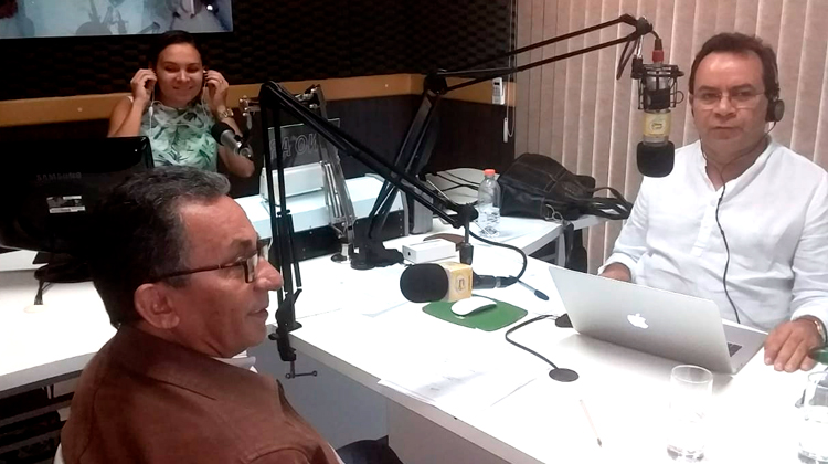 Prefeito Djalma Alves durante entrevista na Rádio Cidade FM – Foto: Divulgação