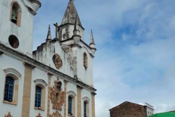 Idoso morre após cair da torre de igreja em Penedo