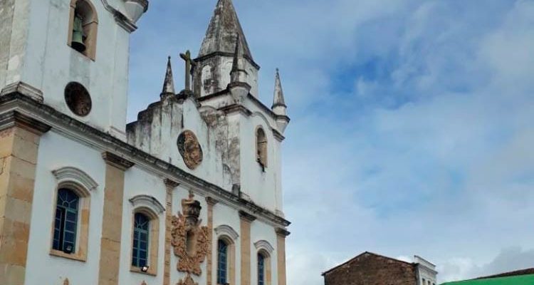 Idoso morre após cair da torre de igreja em Penedo