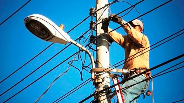 Corte de luz por falta de pagamento é proibido? Saiba a verdade