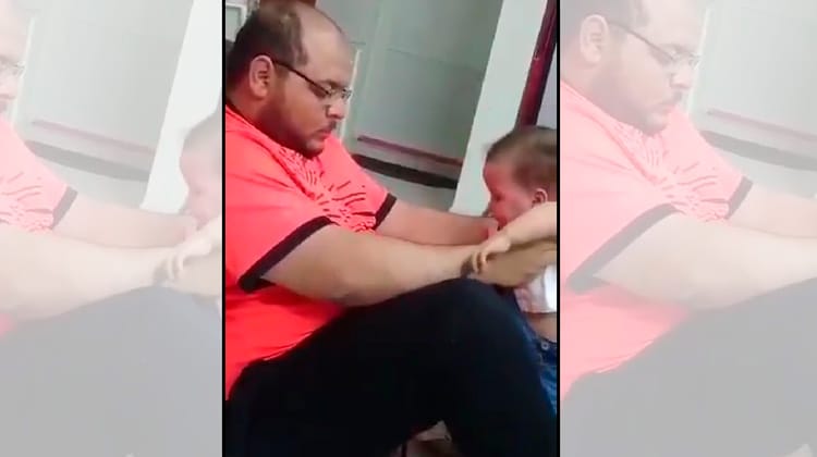 Homem é flagrado batendo em um bebê! Será verdade?