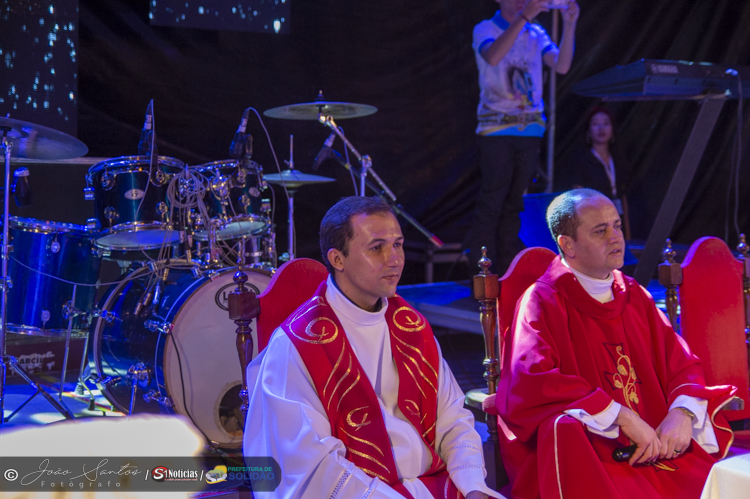 A 49ª Festa dos Romeiros de Solidão é aberta com show de Kairós e Paulo Neto