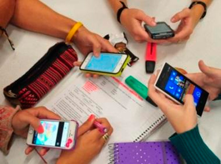 Um em cada quatro adolescentes brasileiros é dependente de internet, aponta estudo