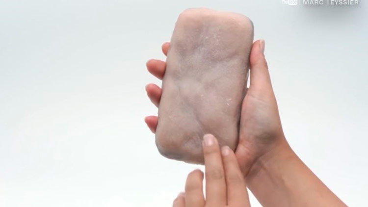 Franceses desenvolvem capa de celular com pele humana sintética
