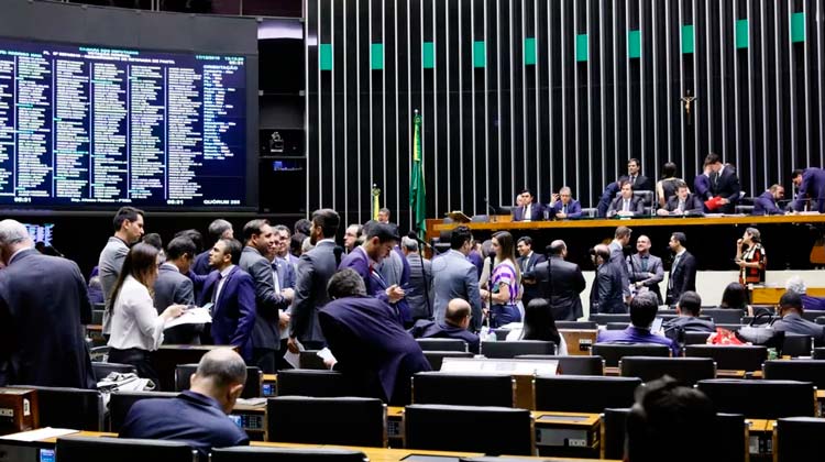 Câmara aprova em 1º turno PEC que amplia recursos repassados aos municípios