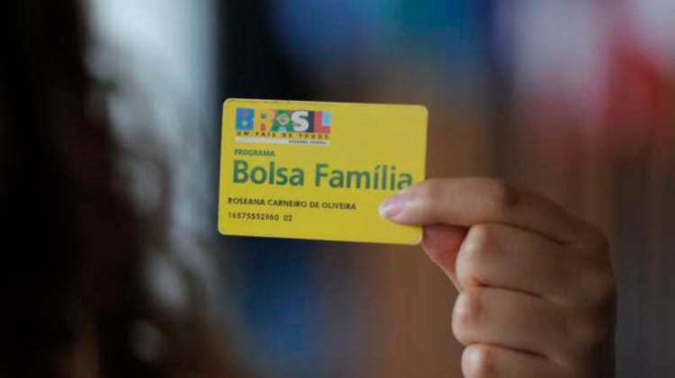 MP que tornaria 13º do Bolsa Família política permanente perde a validade