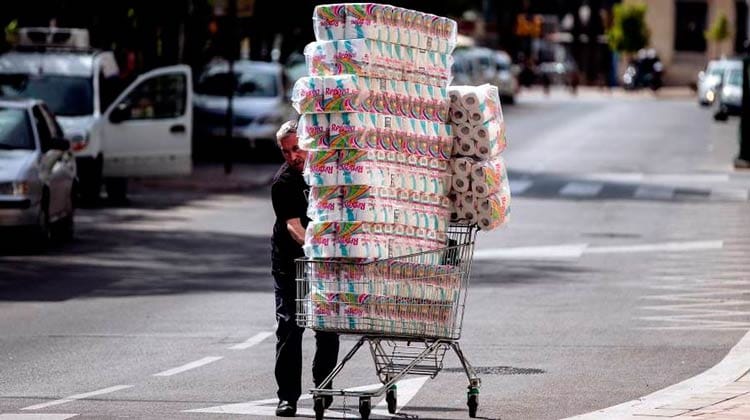 Por que o papel higiênico está se esgotando no mundo com o coronavírus
