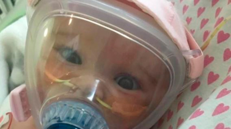 Bebê de 6 meses emociona equipe médica ao vencer o covid-19