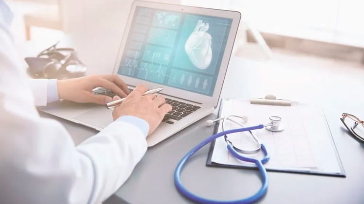 Bolsonaro sanciona lei que autoriza o uso da telemedicina