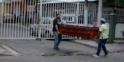 Covid-19: Mulher de 37 anos é a vítima fatal mais jovem do Pernambuco