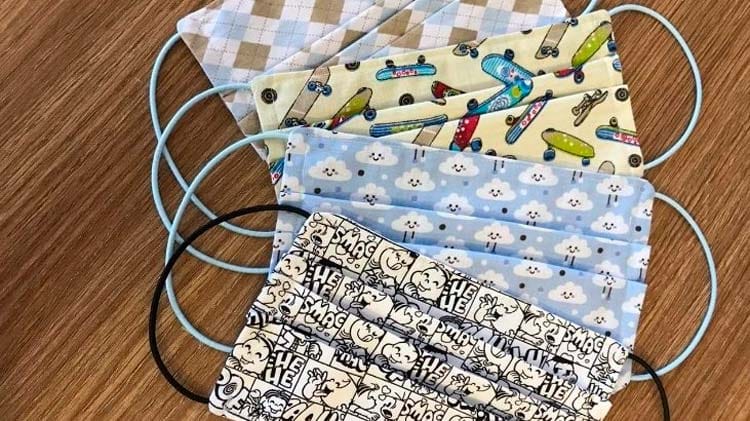 Máscaras artesanais servem como uma barreira física contra o novo coronavírus