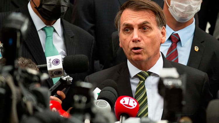 Bolsonaro vetará que chefes de família possam receber duas cotas do auxílio