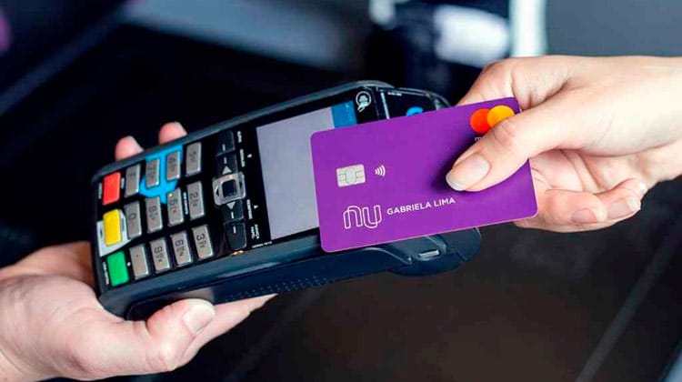 Cartões por aproximação são alternativas para evitar Covid-19