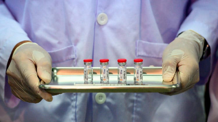 Vacinas poderão controlar a Covid-19, diz diretor do Butantan