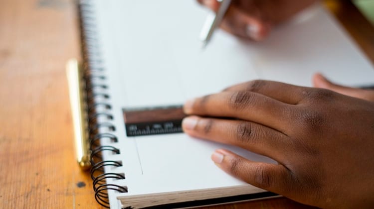 Volta às aulas ameaça idosos e adultos com problemas de saúde