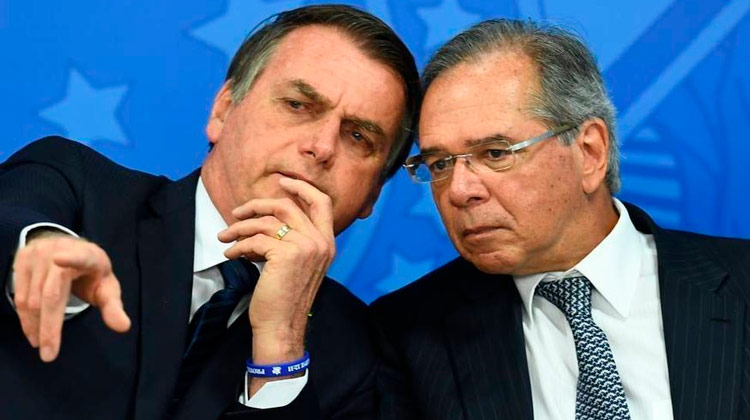Bolsonaro diverge de Guedes e quer R$ 300 para prorrogar auxílio emergencial