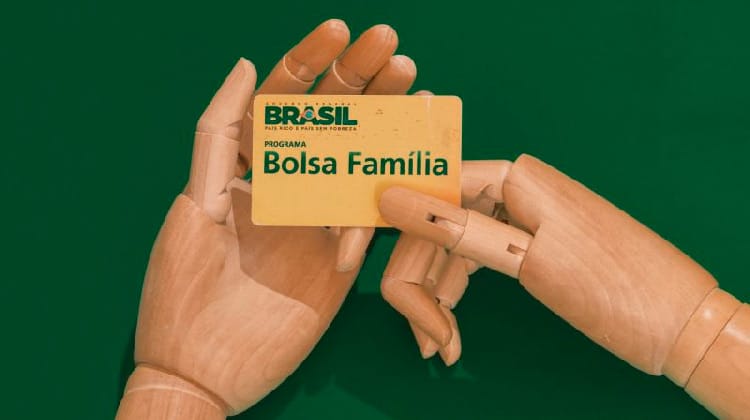 STF mantém decisão que proíbe cortes no Bolsa Família