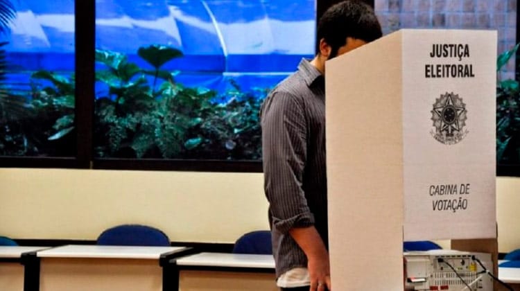 Eleitor sem máscara não entrará em local de votação, informa TSE