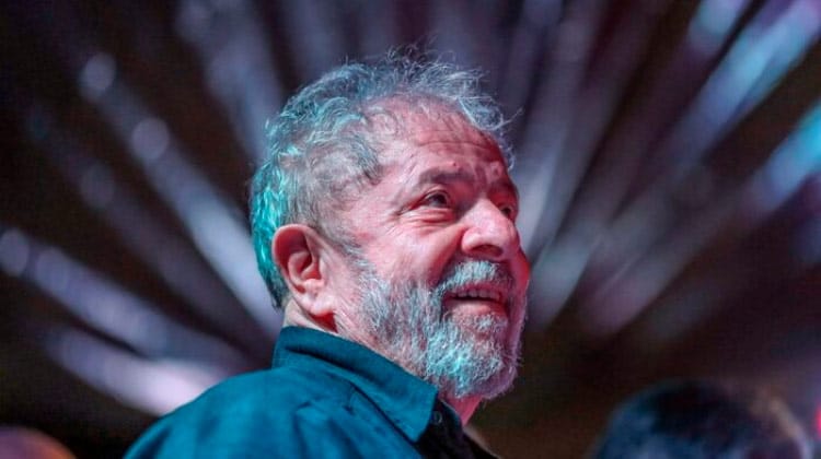 Lula diz que Bolsonaro converteu o coronavírus em 'arma de destruição em massa'