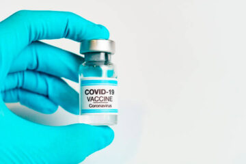 Vacina russa é forte e tem ação duradoura contra covid-19, diz estudo