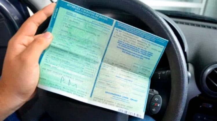Veículos com final de placa 1 e 2 têm até esta quarta (30) para circular com CRLV 2019
