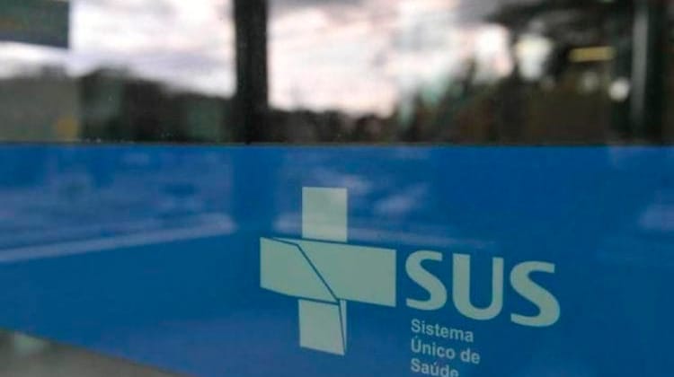 Privatizar o SUS seria uma "insanidade", sinaliza Paulo Guedes