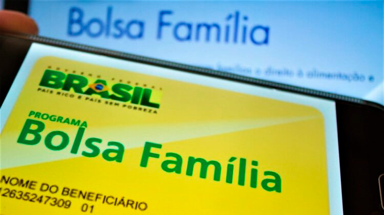Bolsa Família: Caixa paga auxílio de R$ 300 a beneficiários do programa