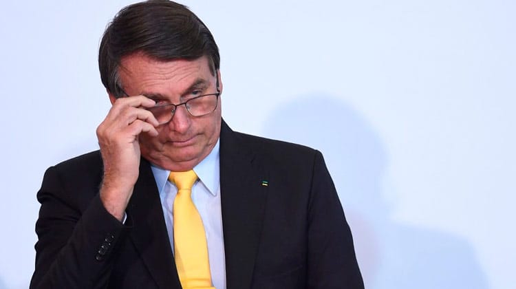 Bolsonaro defende remédios sem eficácia e cita 'tratamento precoce' em caso de 2ª onda