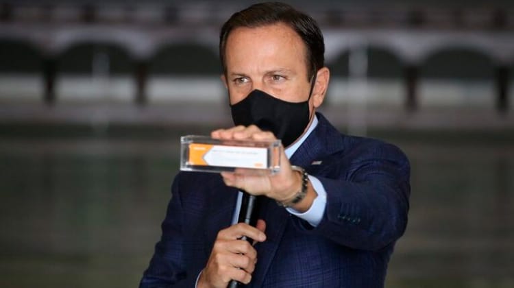 Primeiras 120 mil doses da CoronaVac chegam a São Paulo