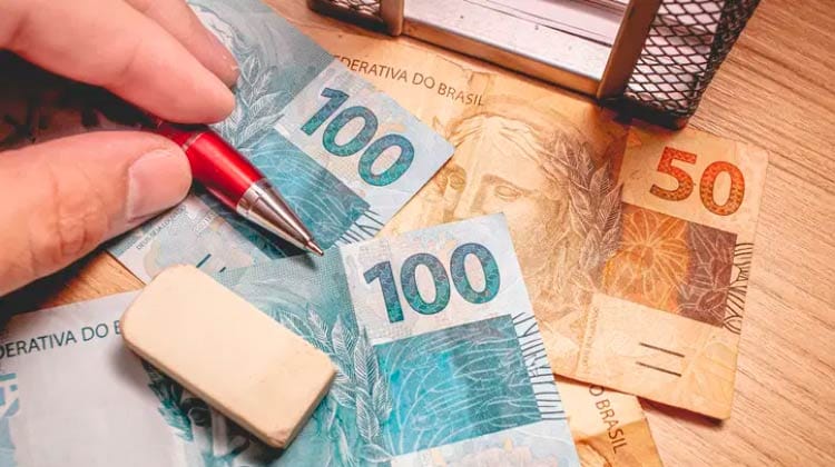 Caixa paga hoje auxílio para beneficiários nascidos em outubro