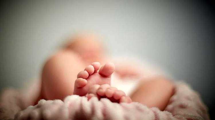 Bebê de 1 mês morre vítima da COVID-19 em Chapecó