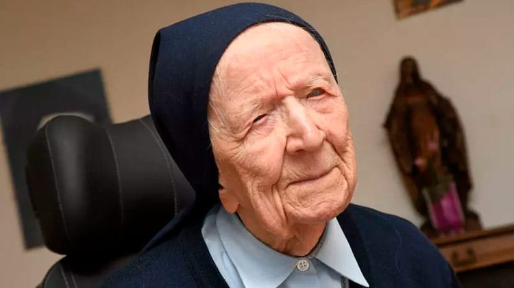 Freira de 116 anos, a segunda pessoa mais velha no mundo, supera Covid-19