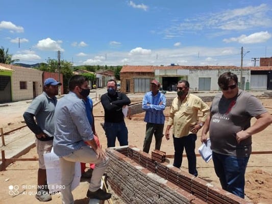 Prefeito Djalma Alves inspeciona obras no Povoado de Pelo Sinal