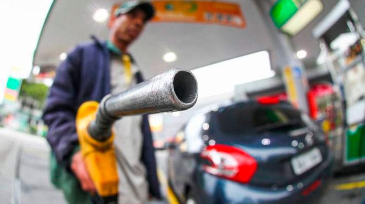 Preços de gasolina, diesel e gás aumentam nesta terça-feira nas refinarias