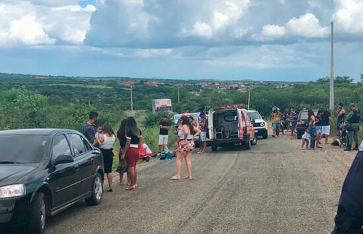 Acidente entre carro e moto deixa duas pessoas feridas em Tabira-PE