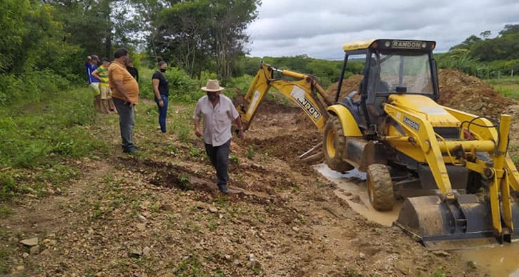 Prefeitura de Solidão abre sangria em barragem com iminência de rompimento no sítio Dona Joana