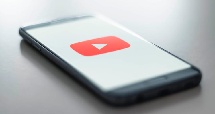 YouTube bloqueia canal evangélico que alega 'curar' a homossexualidade