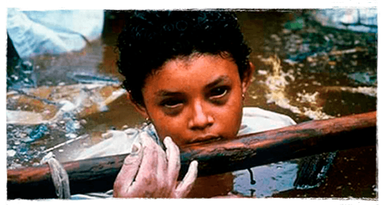 A história emocionante por trás da foto da “menina que ninguém pôde salvar”